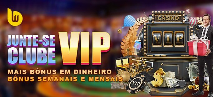 မြန်မာ Esports ပွဲတွင် ကစားသမားများ ဒစ်ဂျစ်တယ် မြင်ကွင်းနှင့်အတူ ကြပ်မတ်ဆော်နေသောပုံ
